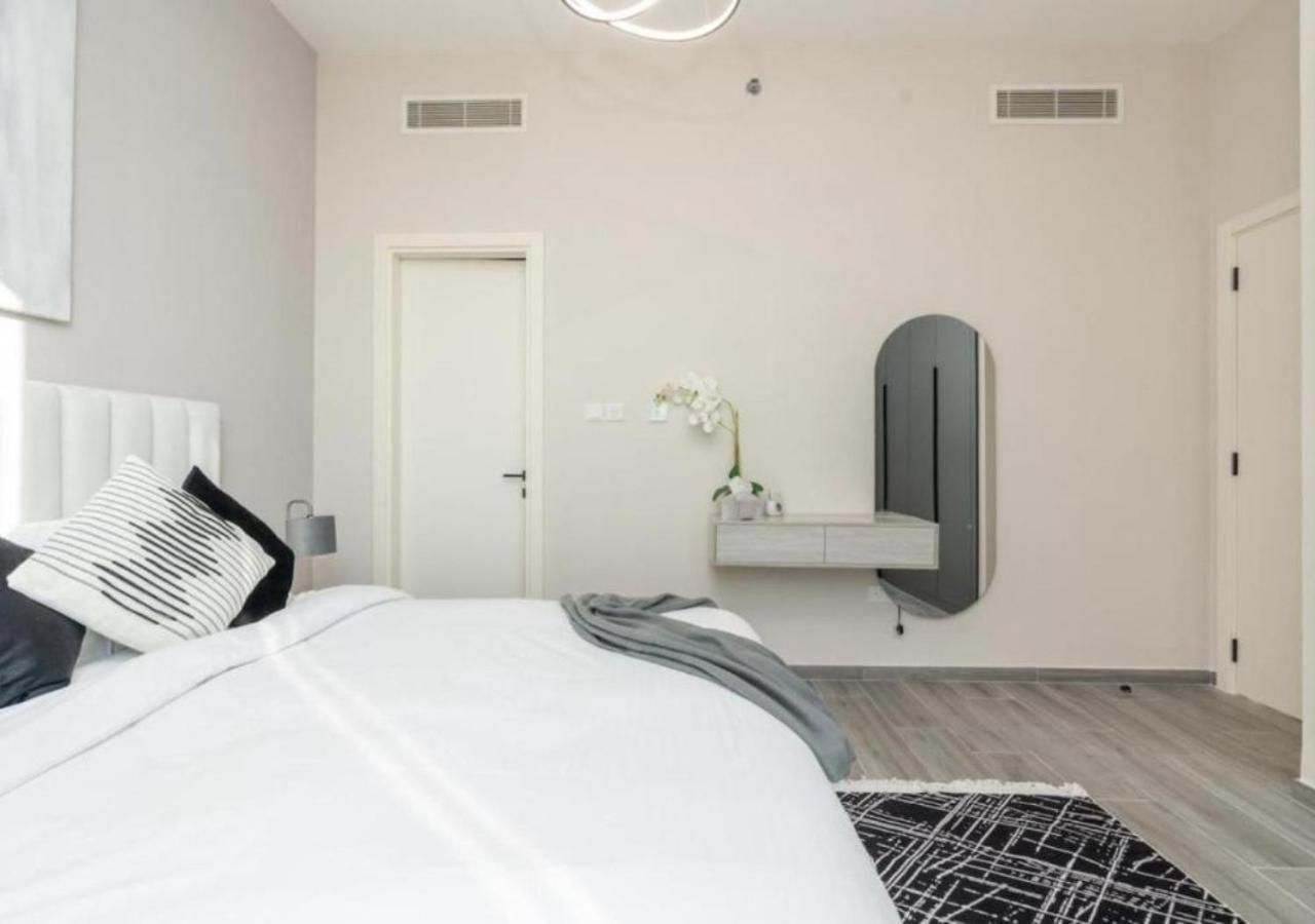 Chic 2br With Captivating Views In By Vibel *