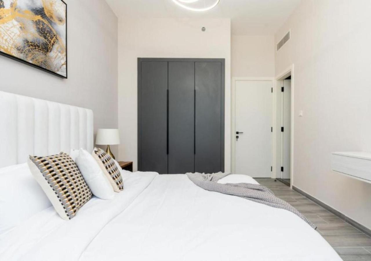 Chic 2br With Captivating Views In By Vibel Apartment