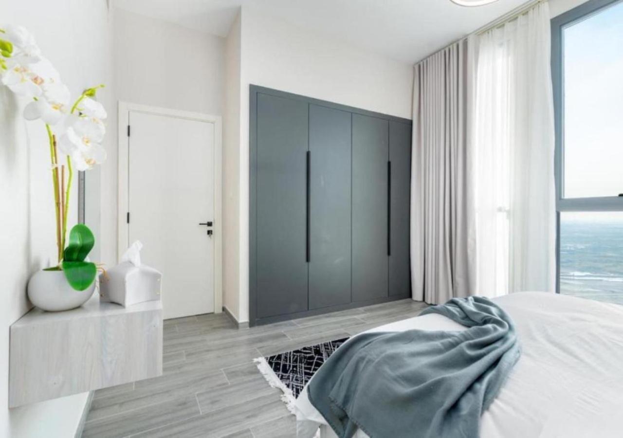Apartment Chic 2br With Captivating Views In By Vibel *