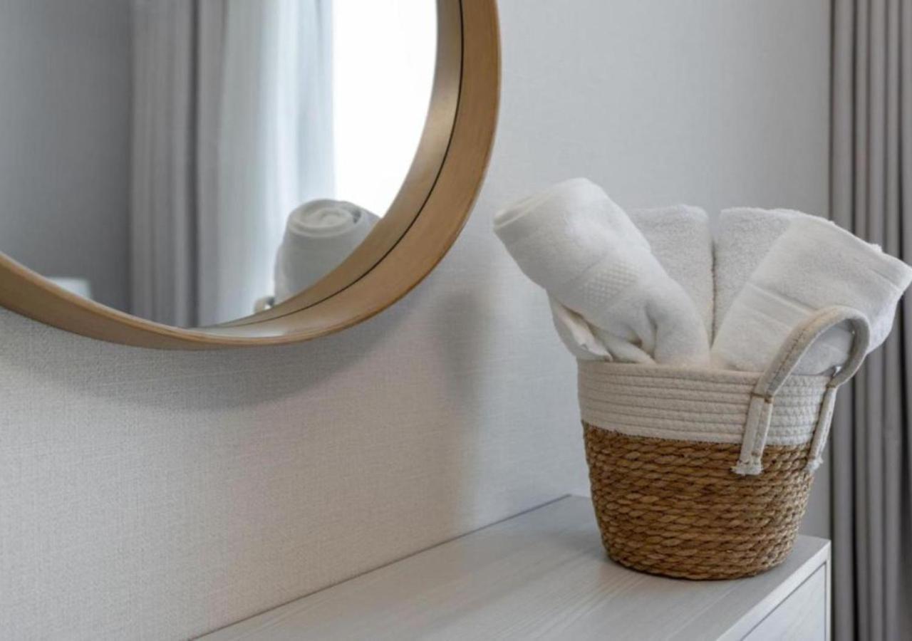 Chic 2br With Captivating Views In By Vibel * Dubai