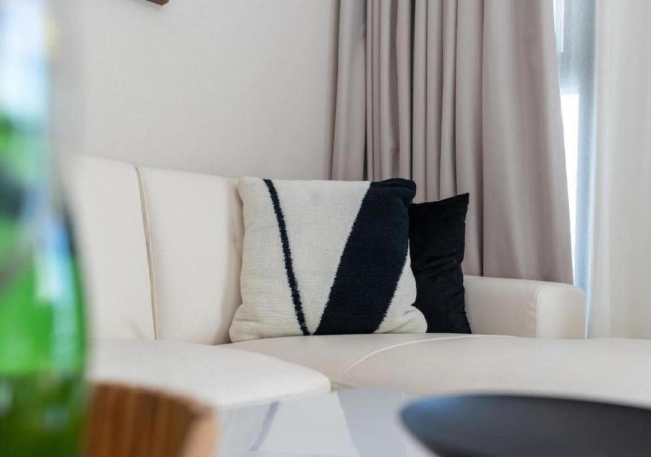 Chic 2br With Captivating Views In By Vibel * Dubai