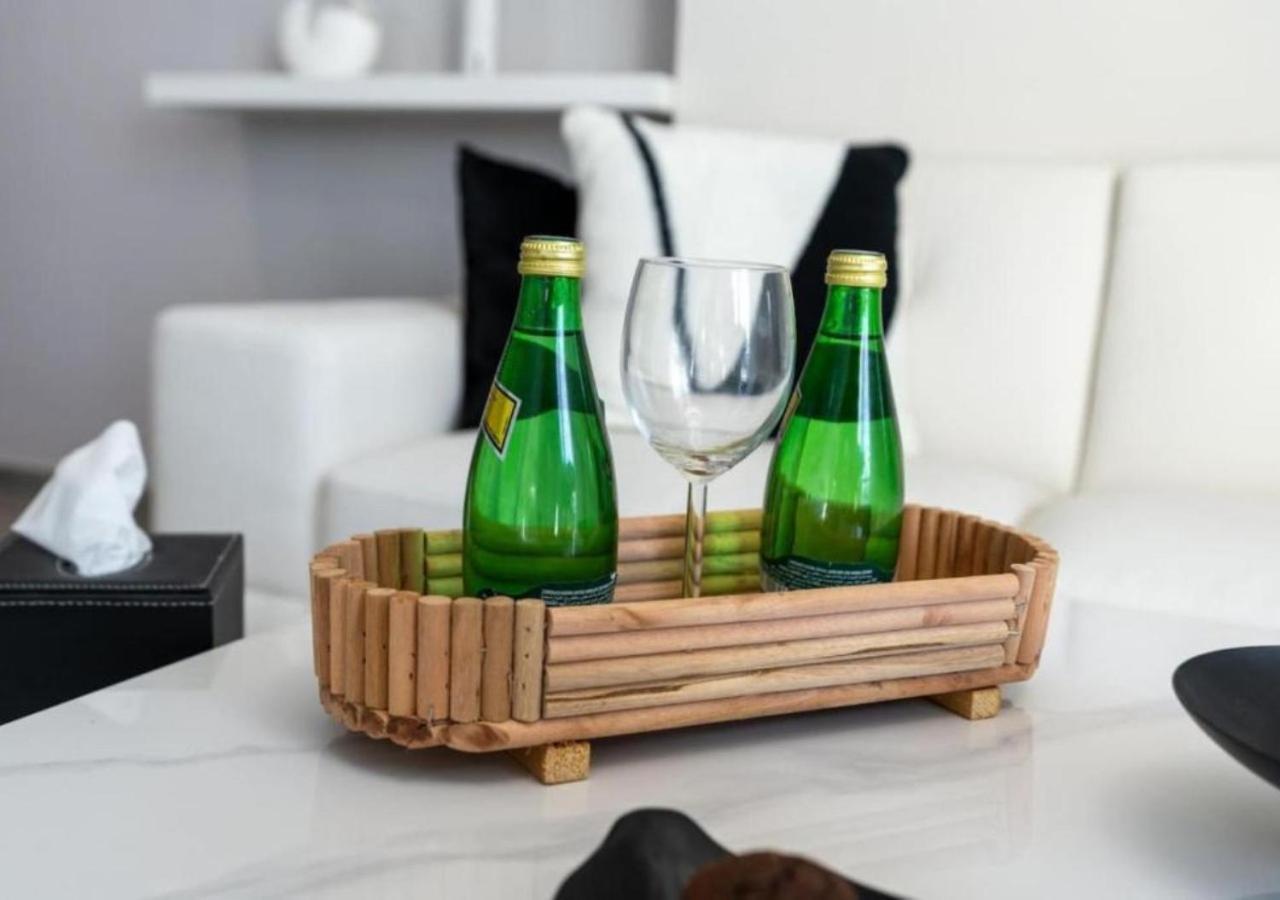 Apartment Chic 2br With Captivating Views In By Vibel