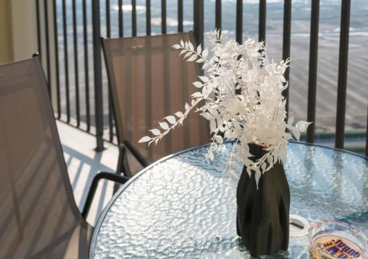Chic 2br With Captivating Views In By Vibel Apartment