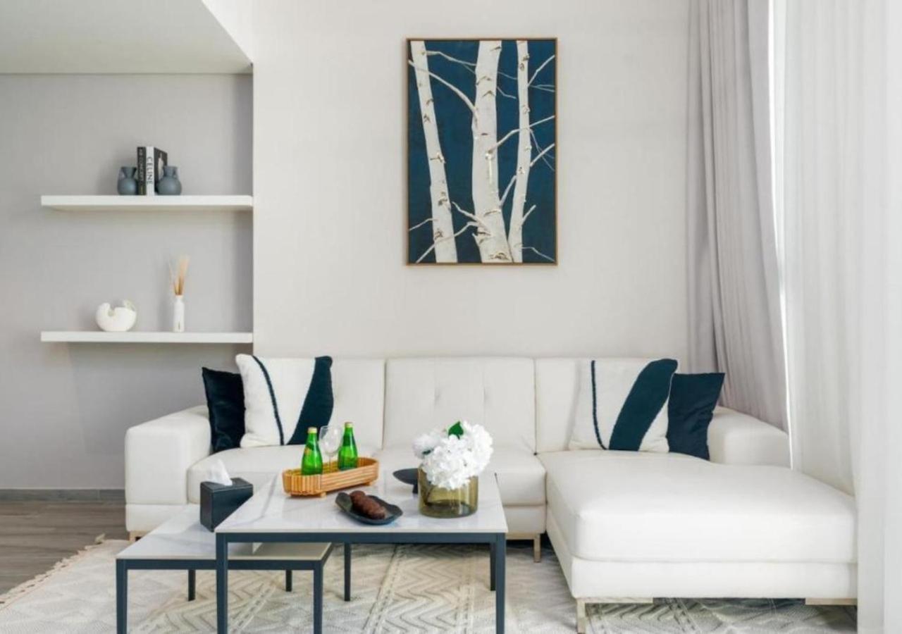 Apartment Chic 2br With Captivating Views In By Vibel