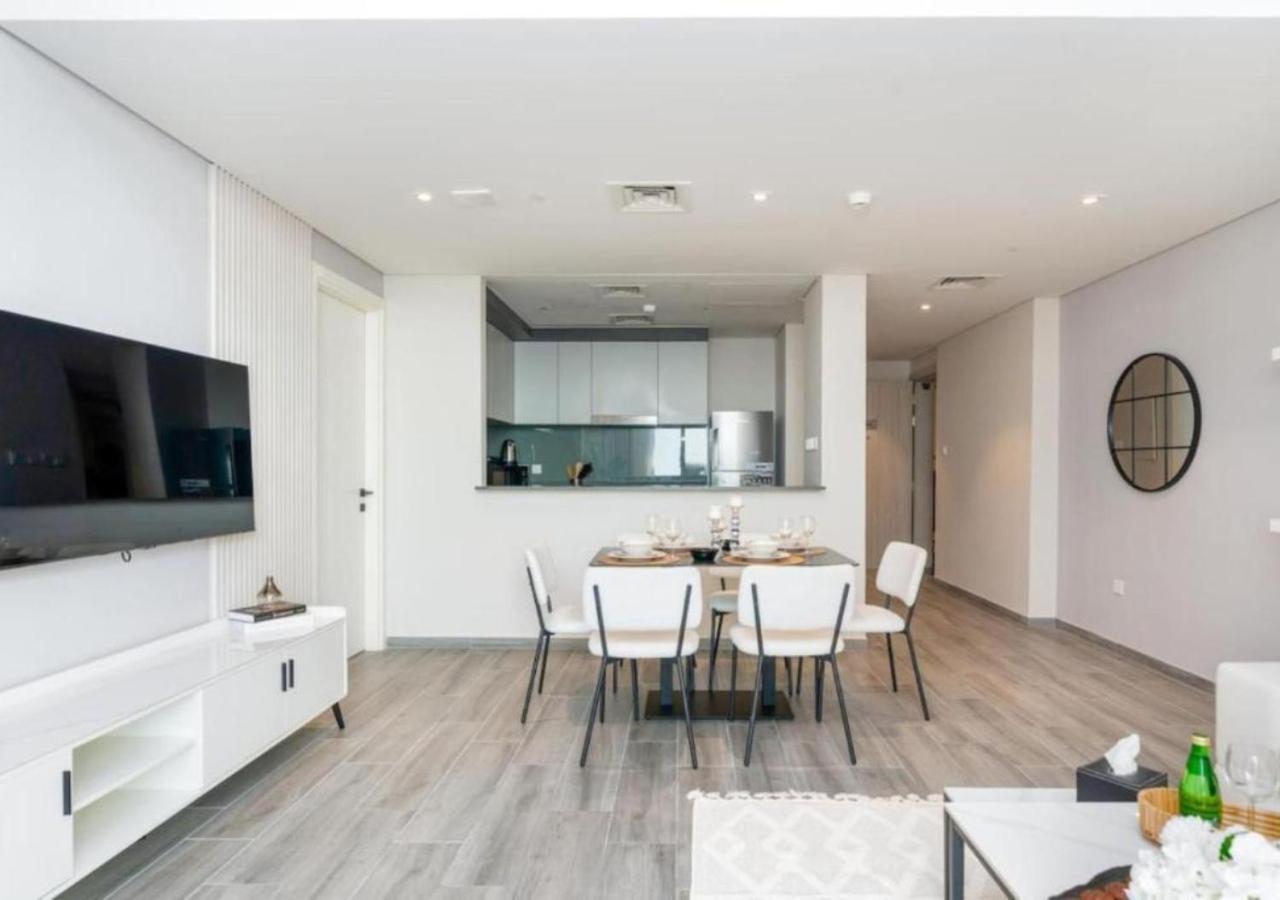 Chic 2br With Captivating Views In By Vibel